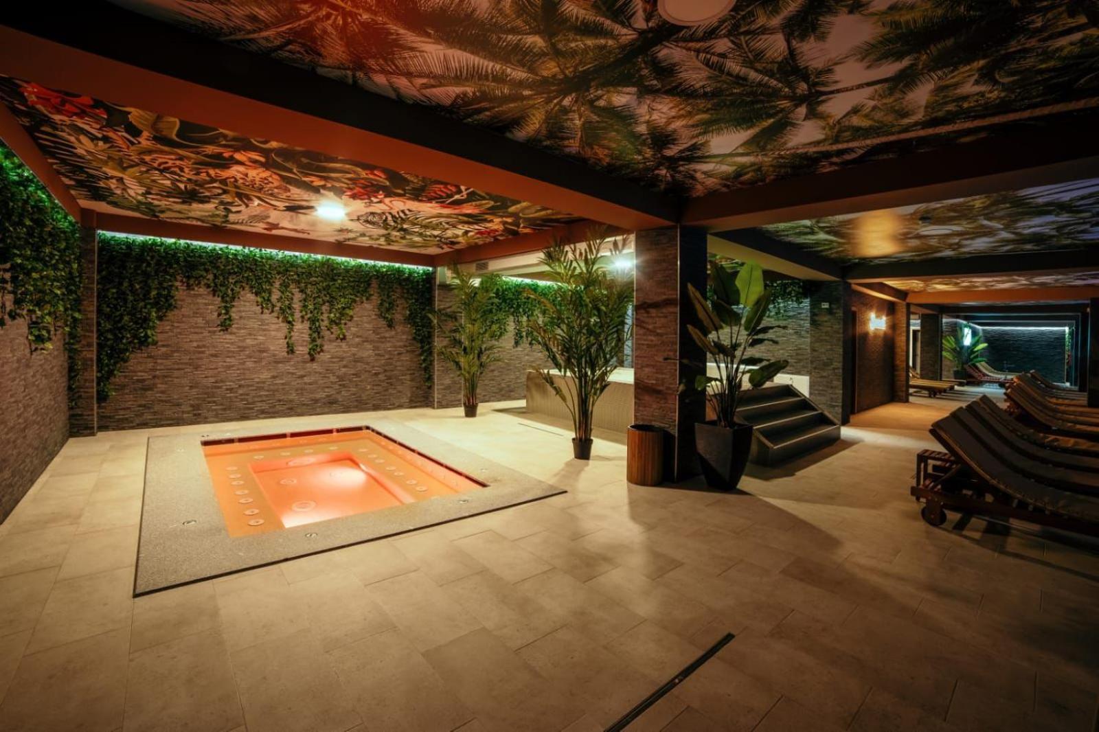 Hotel Nordic Twins & Wellness Radauti Exterior photo